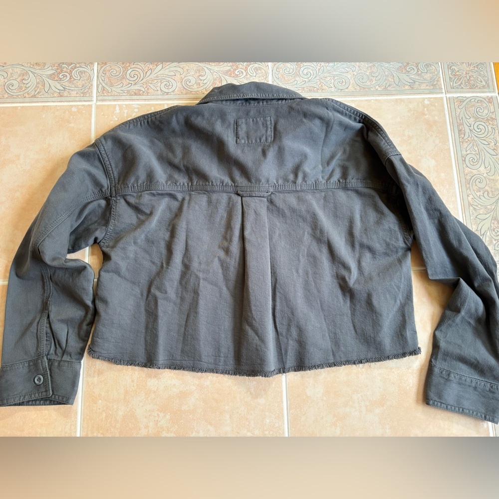 American Eagle Outfitters Charcoal Utility Cropped Jacket Shirt NWT Size XS/S - Picture 4 of 8